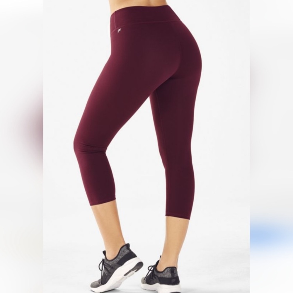 Fabletics Plum Wine Mid Rise Define Capri Leggings Size S/M No Tags Athletics